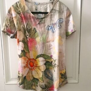 Alia floral bling cap sleeve top.Artsy, sequins, pastels . Size Medium. EUC